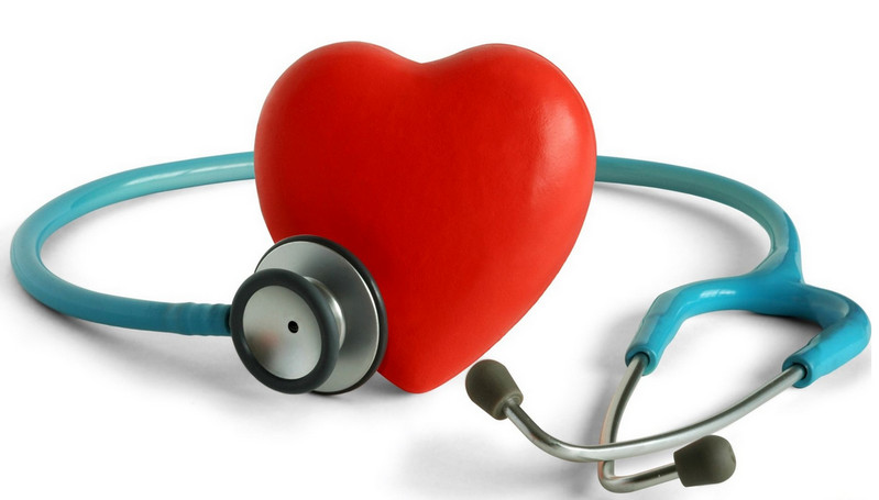 Сърдечна играчка и стетоскоп